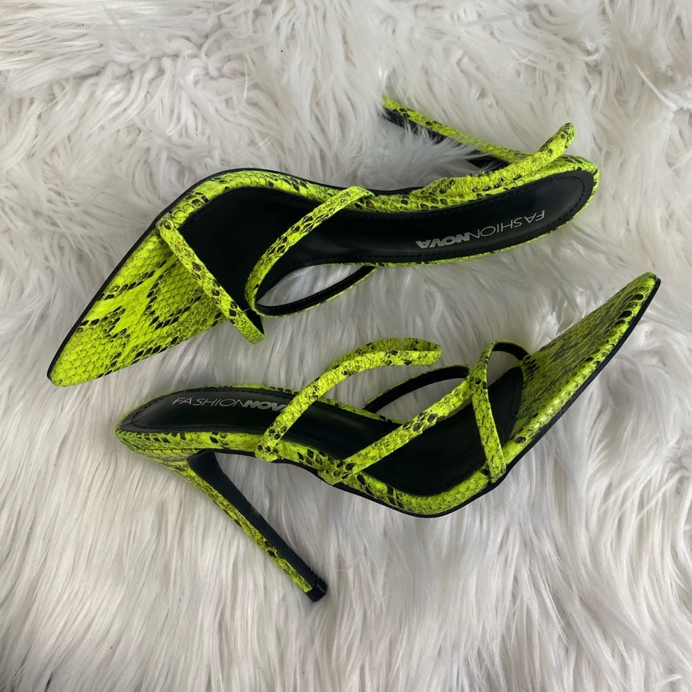 Never Worn! Fashion Nova Size 7 Neon Yellow Heel